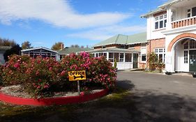 Thomas'S Catlins Lodge And Camp Ground